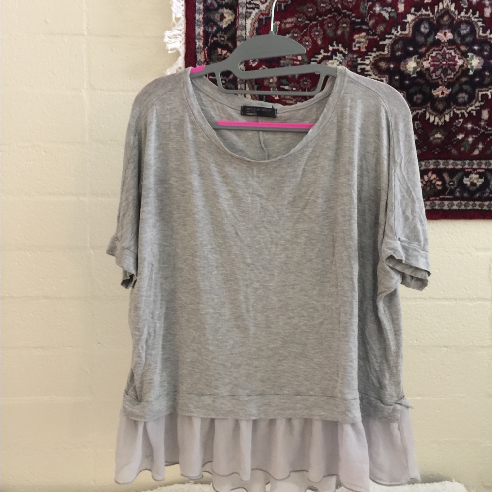 Oversized T-shirt with Ruffle Bottom